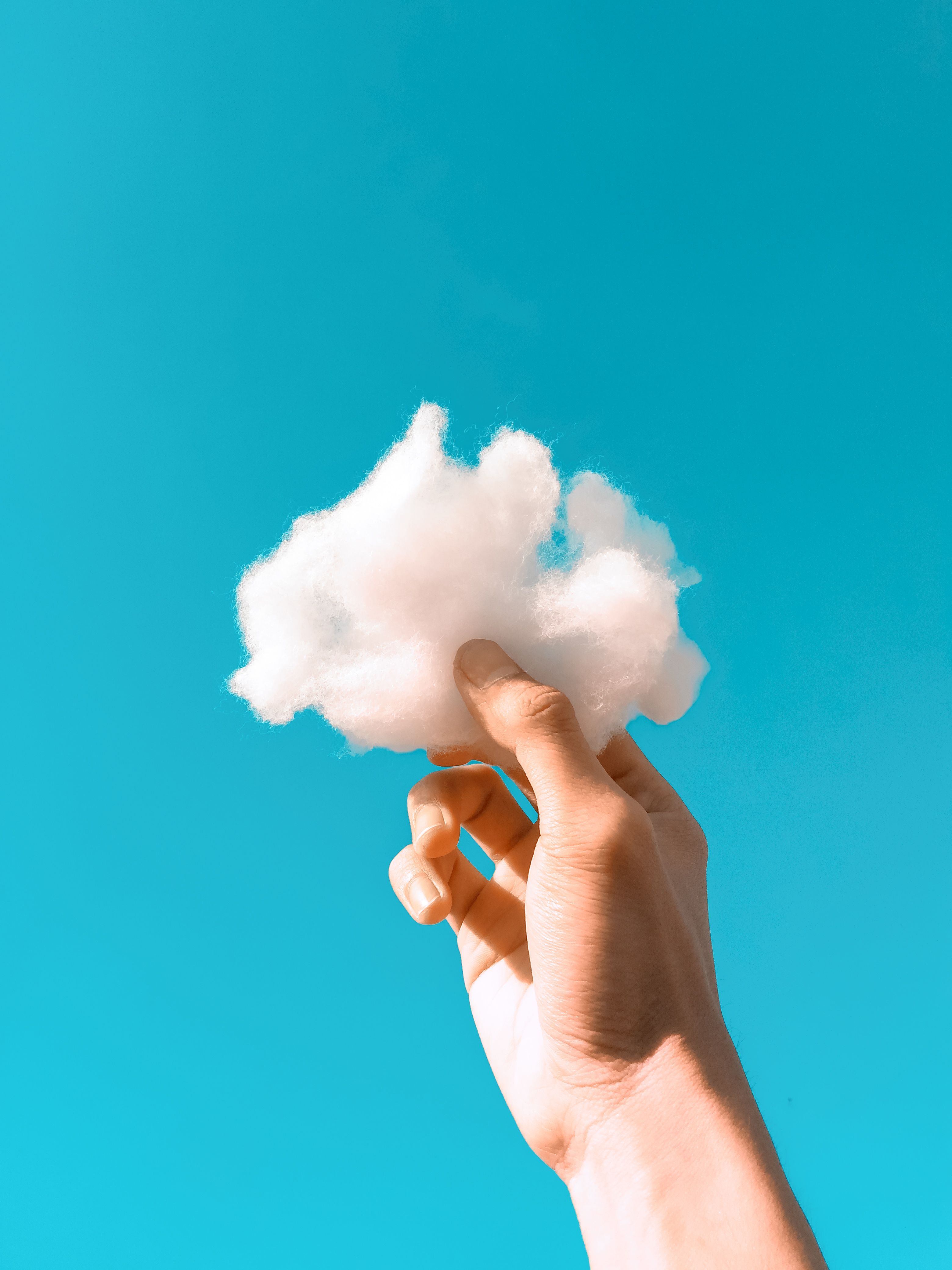 Hand neemt wolkje vast dromen